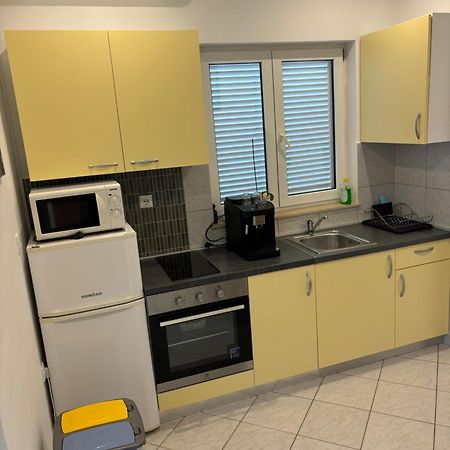 Apartments Lota Кострена Екстериор снимка