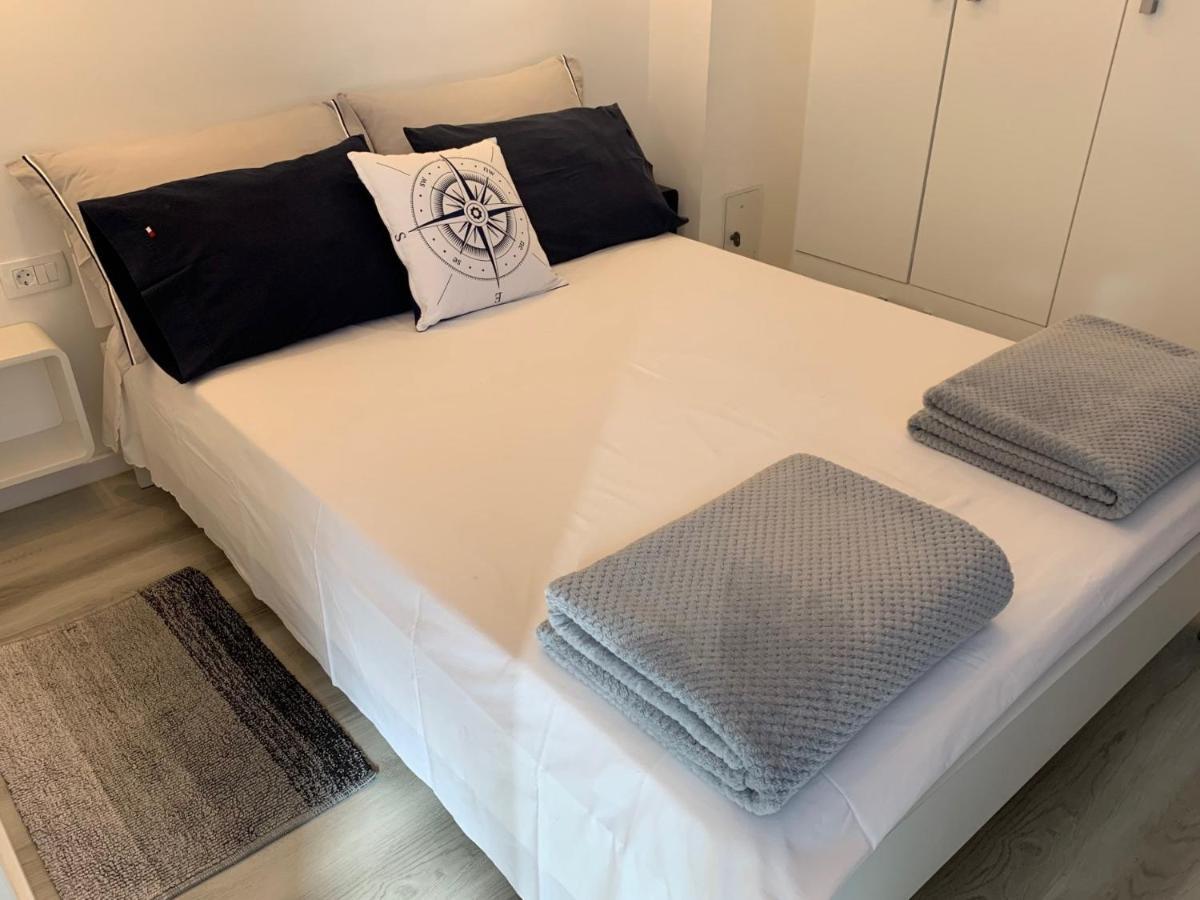 Apartments Lota Кострена Екстериор снимка