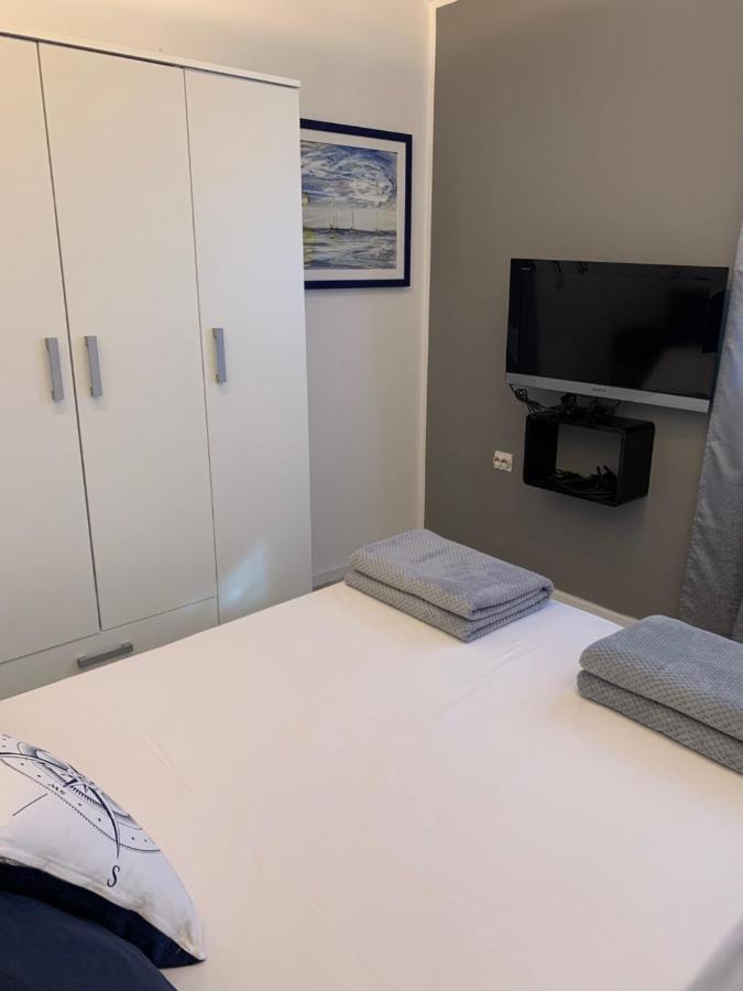 Apartments Lota Кострена Екстериор снимка