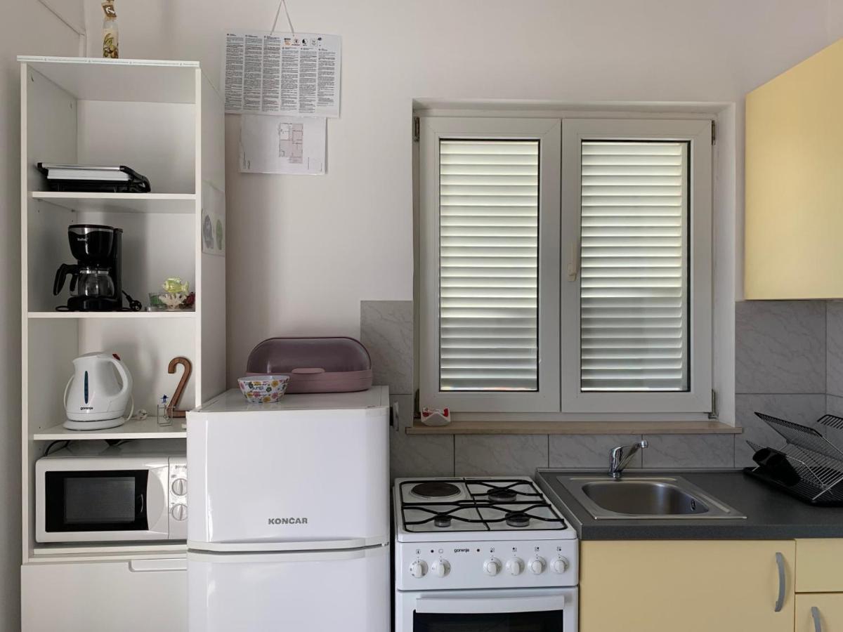 Apartments Lota Кострена Екстериор снимка