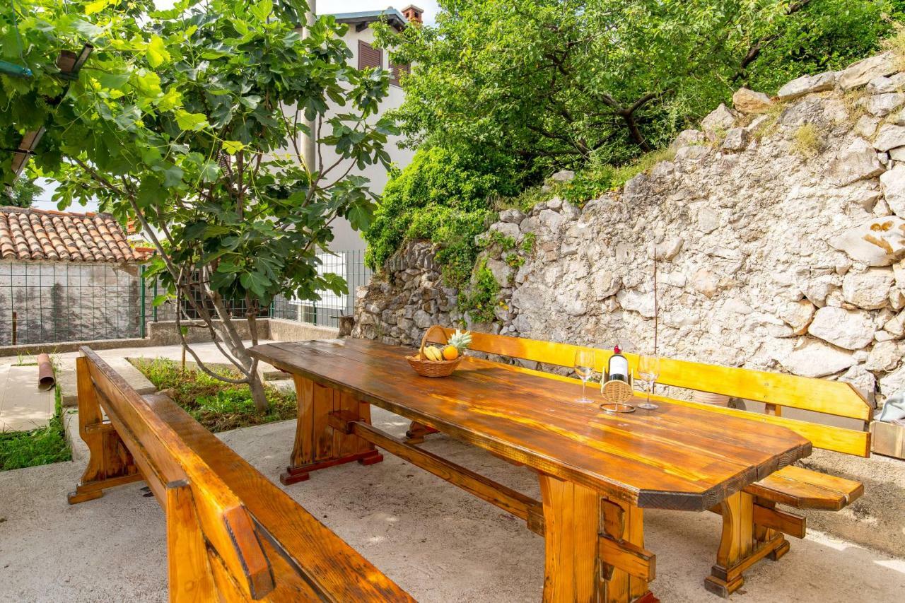 Apartments Lota Кострена Екстериор снимка